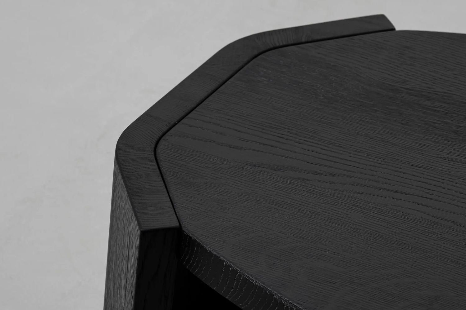 jak_coffee_table_03_1x