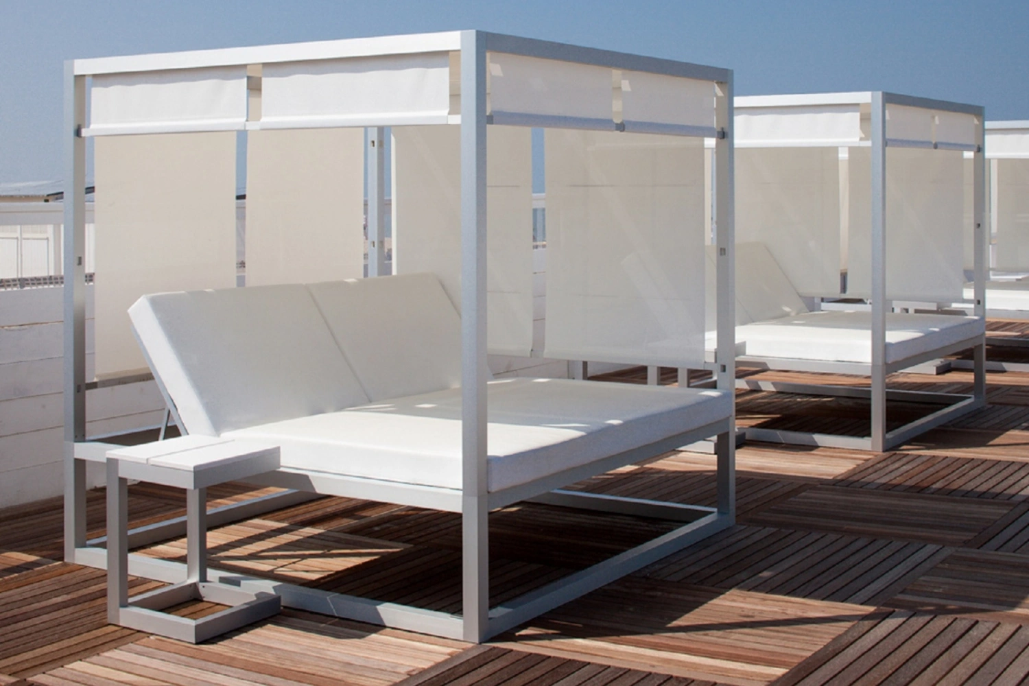 Elevated Daybed 02