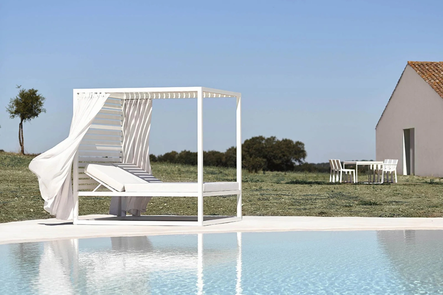 Elevated Daybed Contract 04