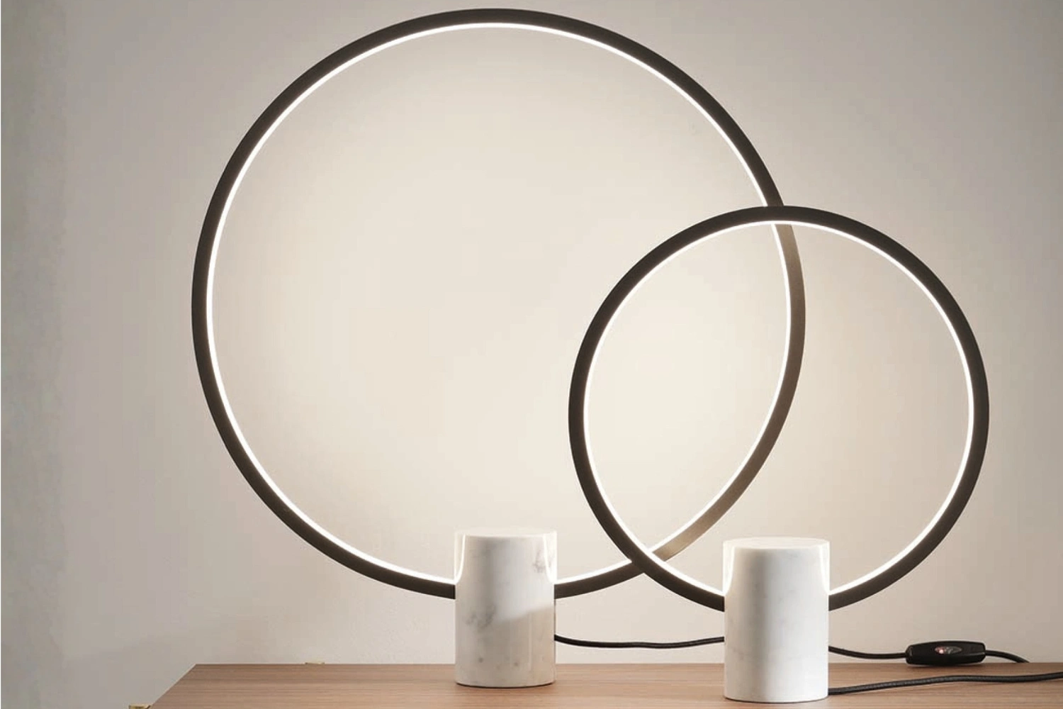 Luminaria de mesa Halo 1