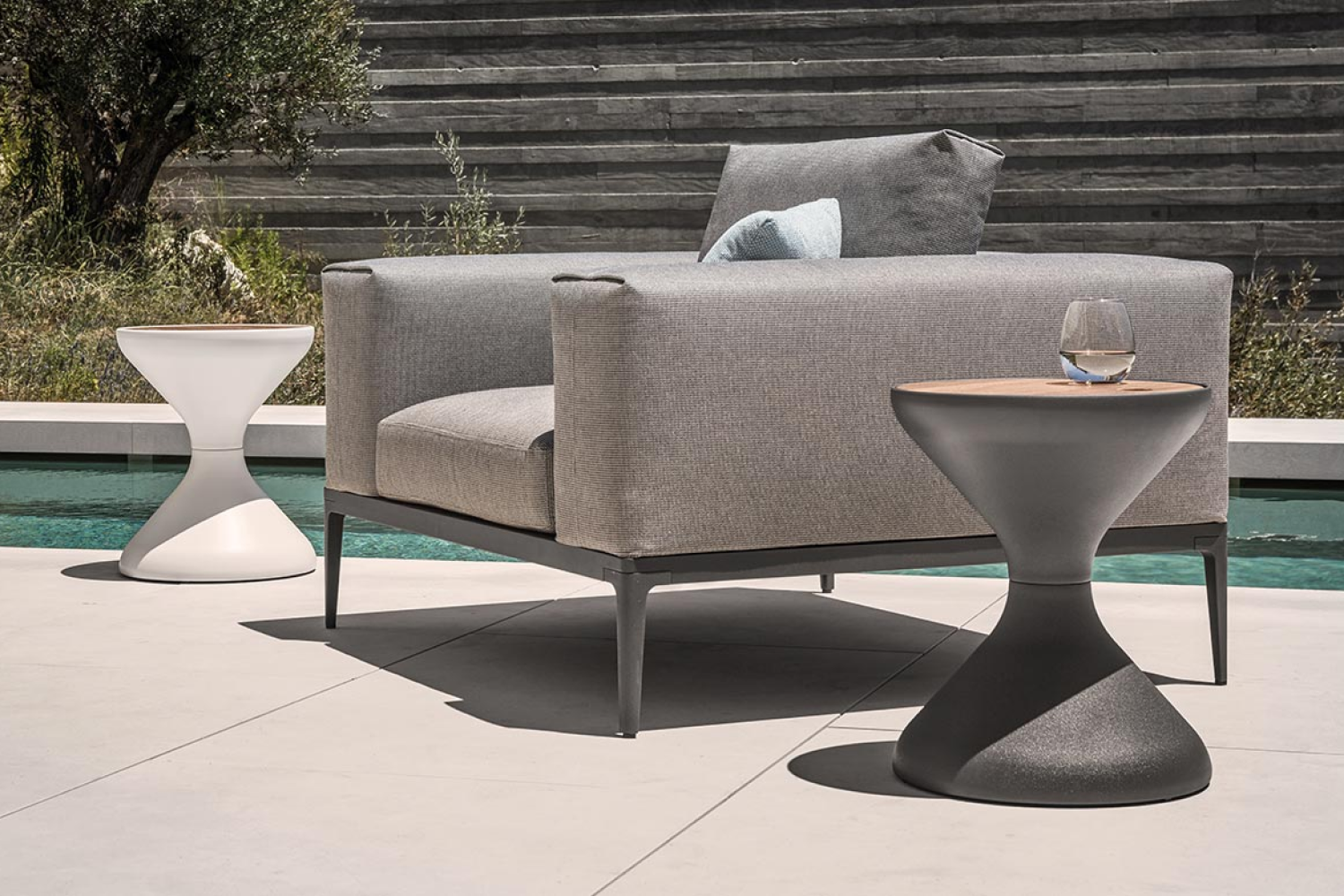 bells_side_table_02_1x