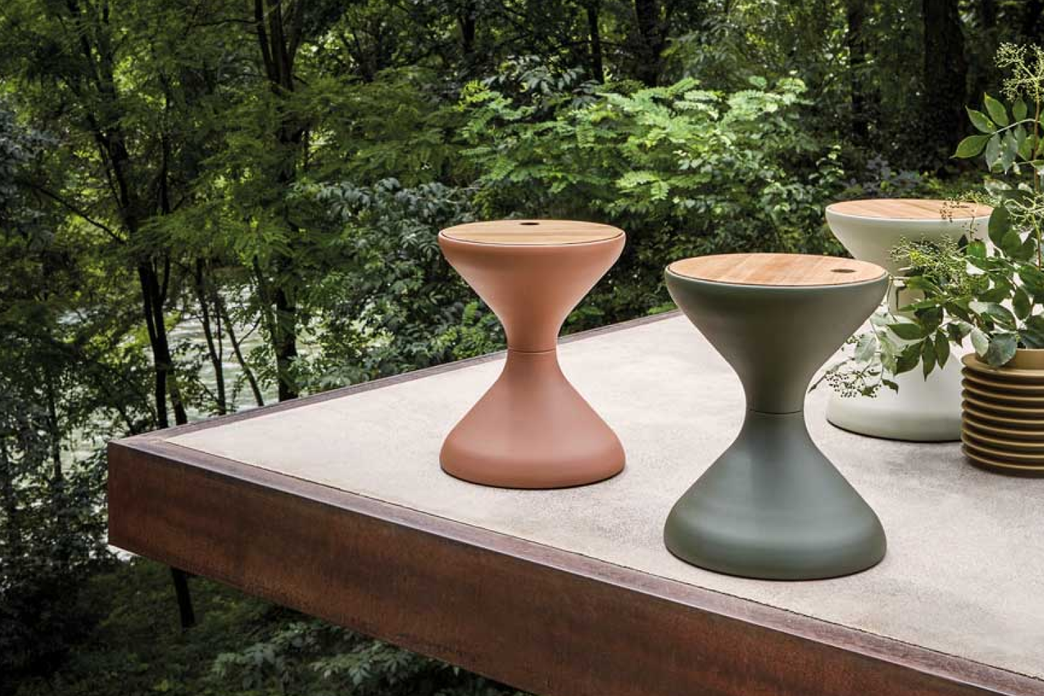 bells_side_table_03_1x