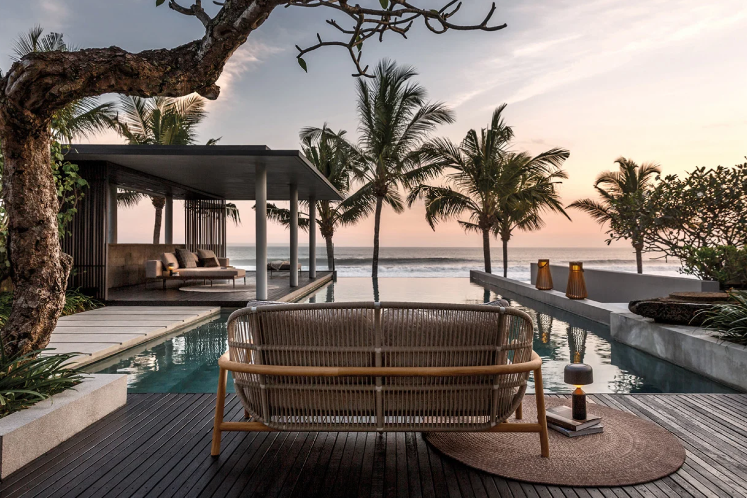 fern_teak_high_back_daybed_02_1x