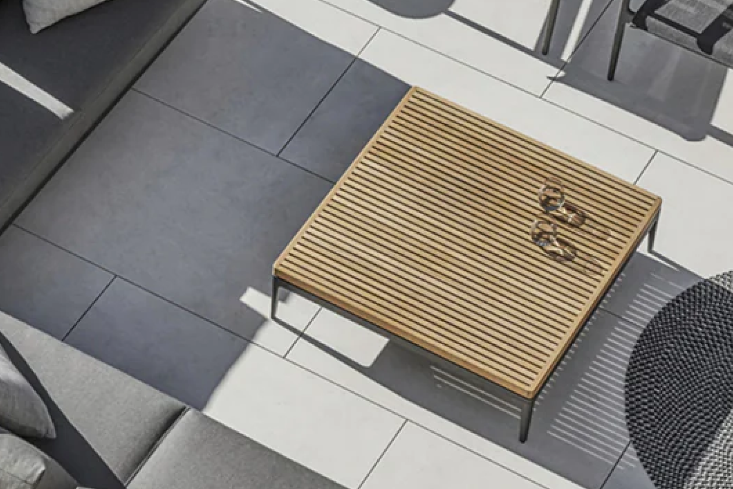 grid_large_coffee_table_teak_03_1x