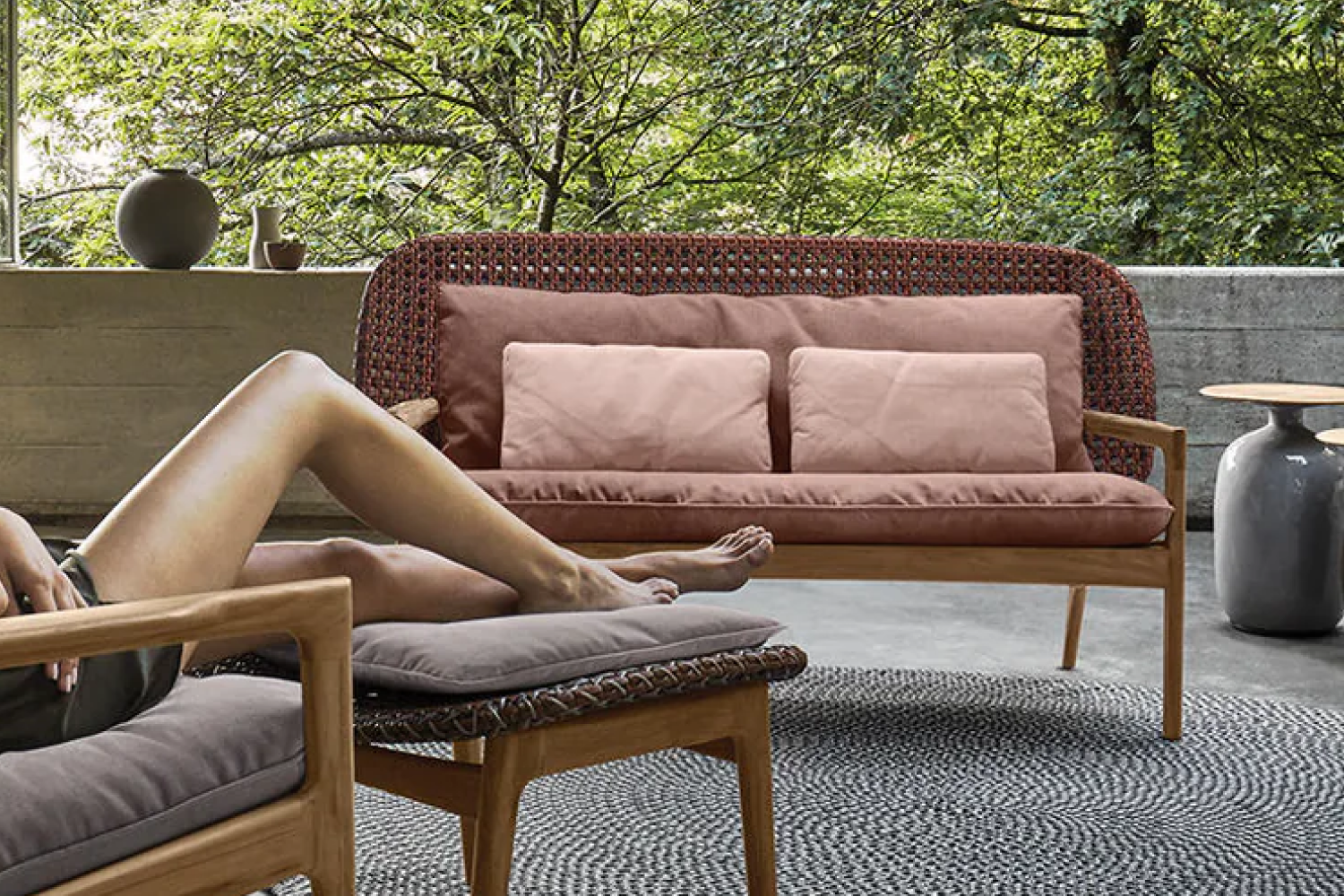 kay_low_back_sofa_04_1x