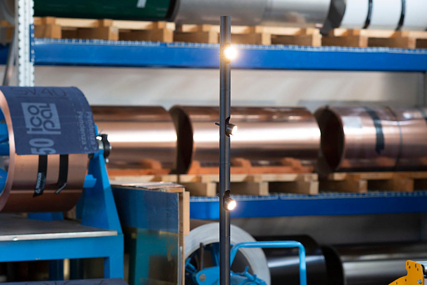 luminaria de piso calabrone