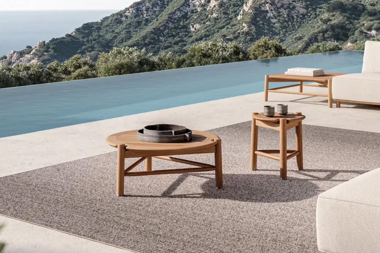 salina_round_side_table_02_1x