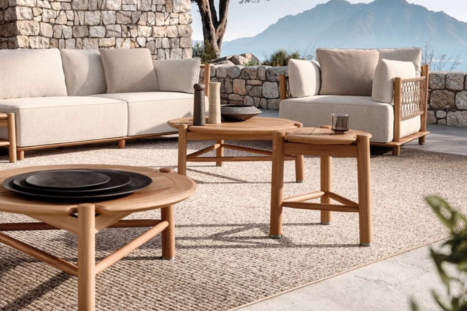 salina_round_side_table_03_1x