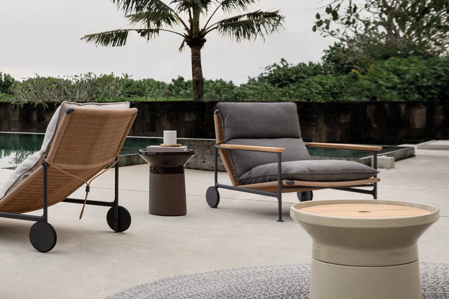 zenith_lounge_chair_with_teak_arms_03_1x