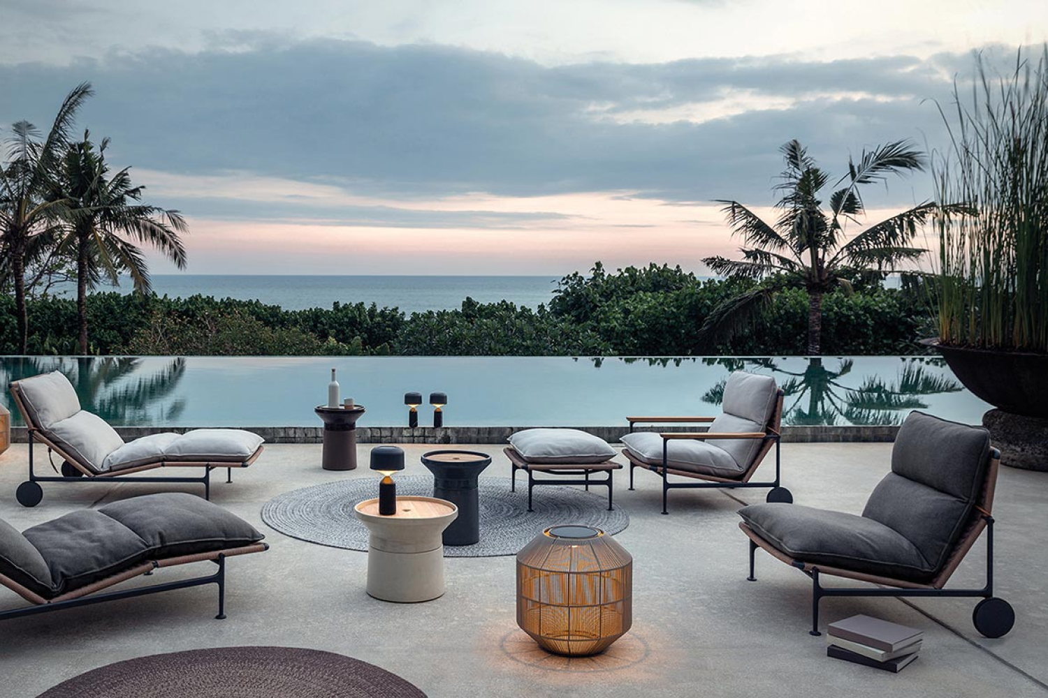 zenith_lounge_chair_with_teak_arms_04_1x