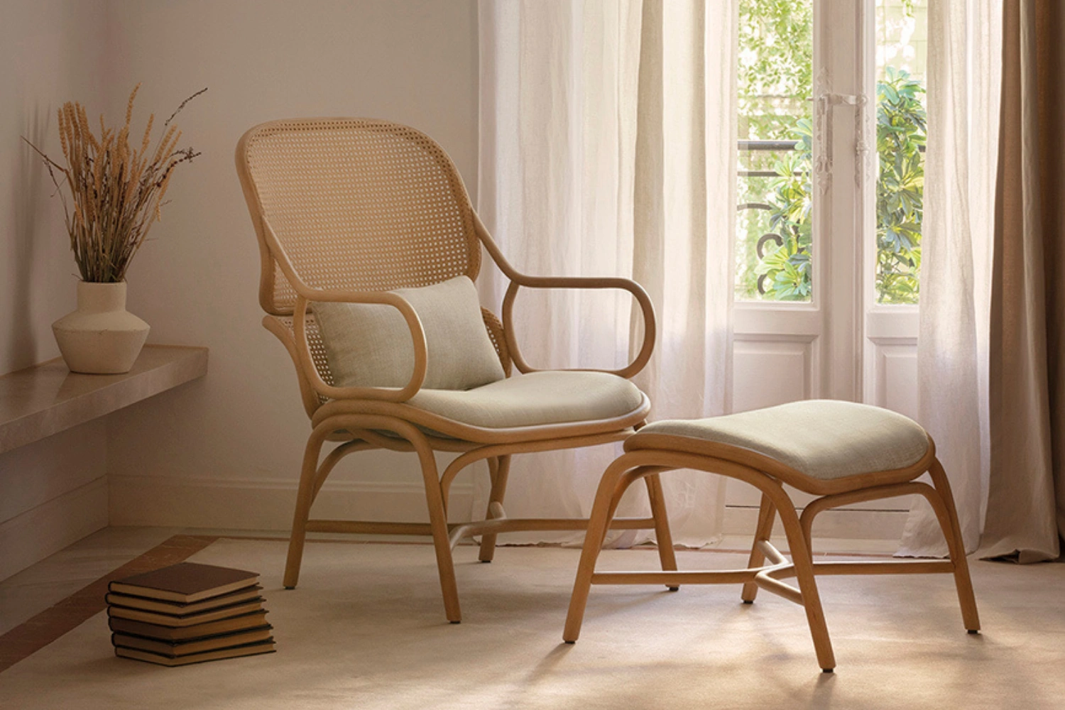 Frames footstool 02