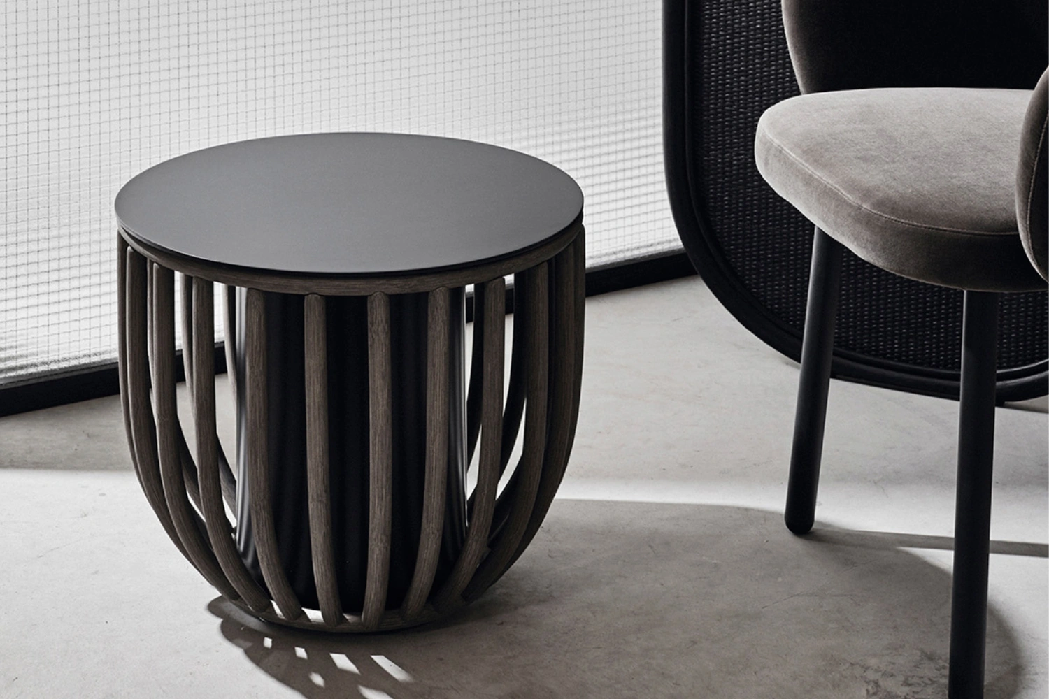 Frames round coffee table 02
