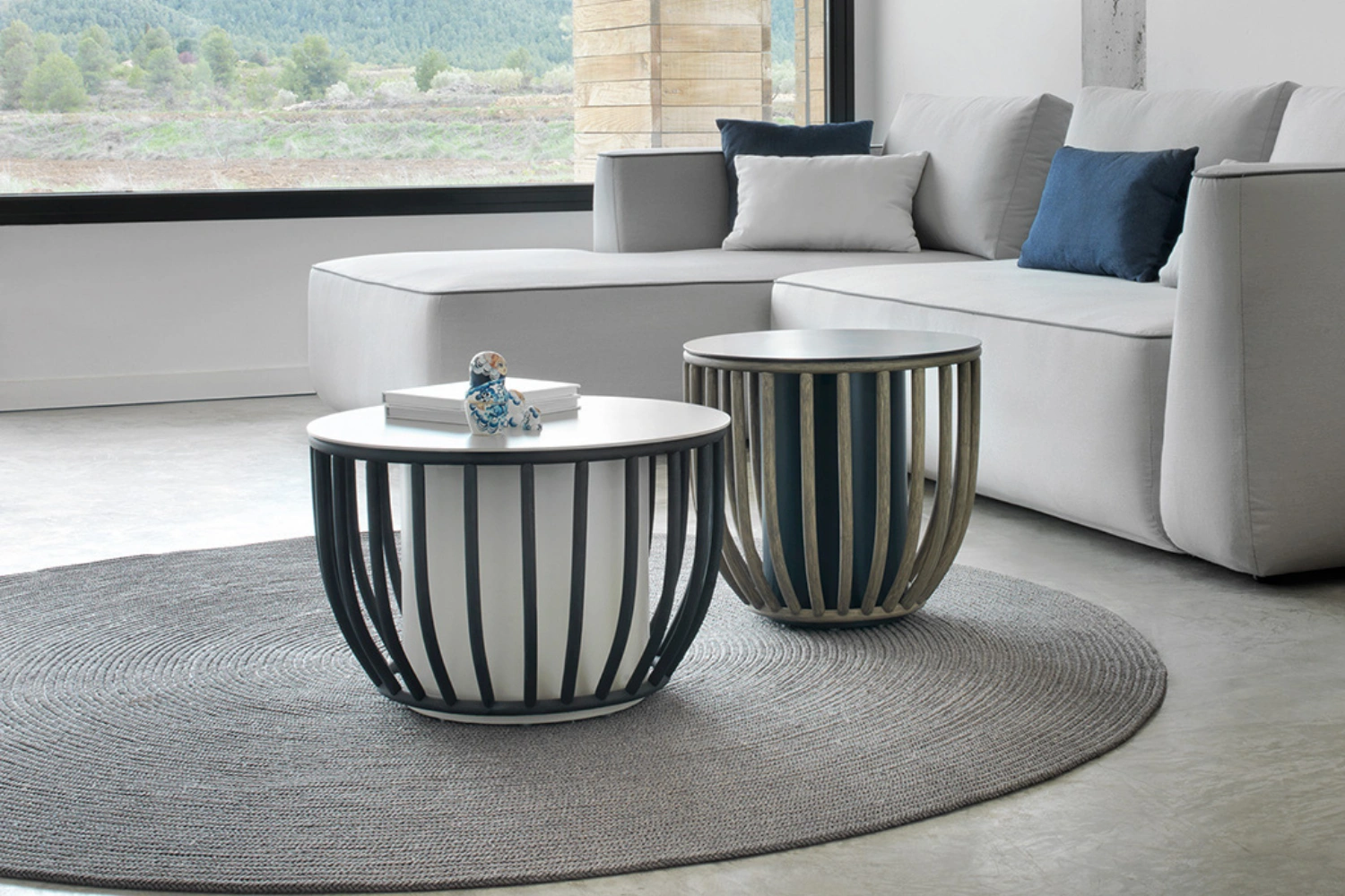 Frames round coffee table 03