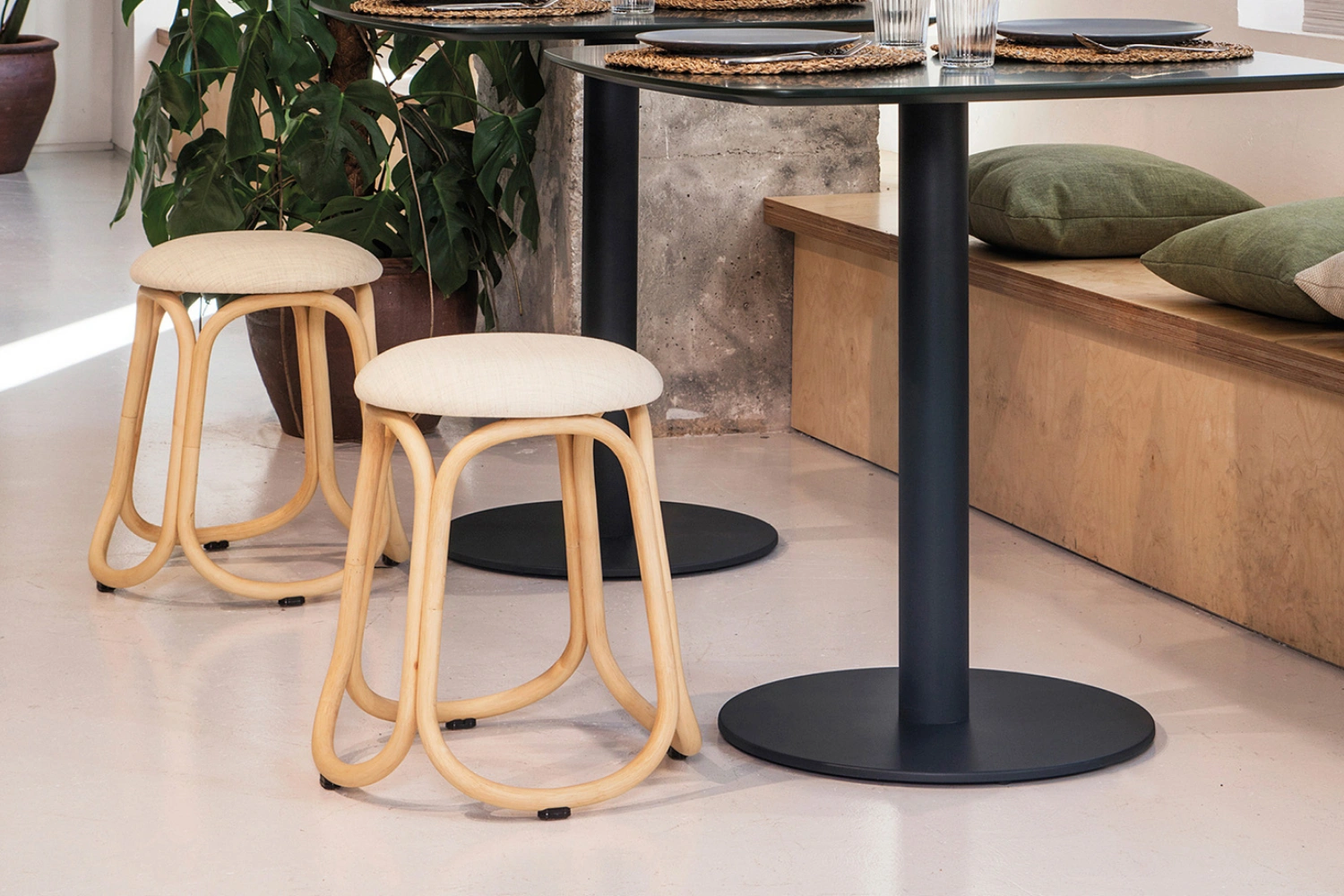 Gres Barstool 05