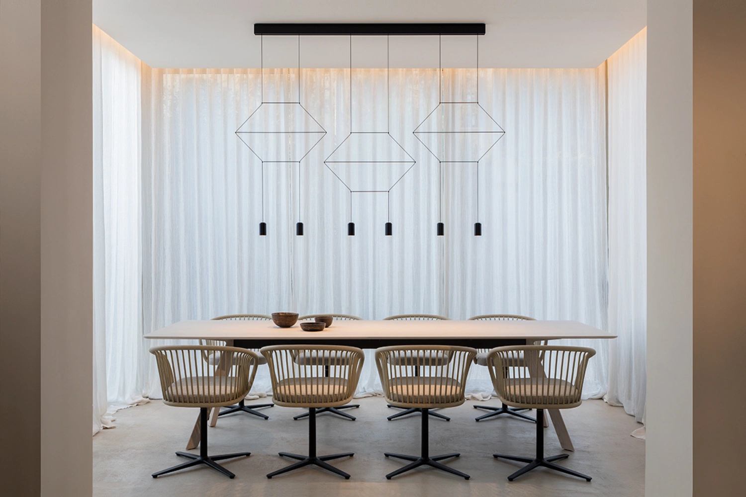 Huma swivel armchair 02