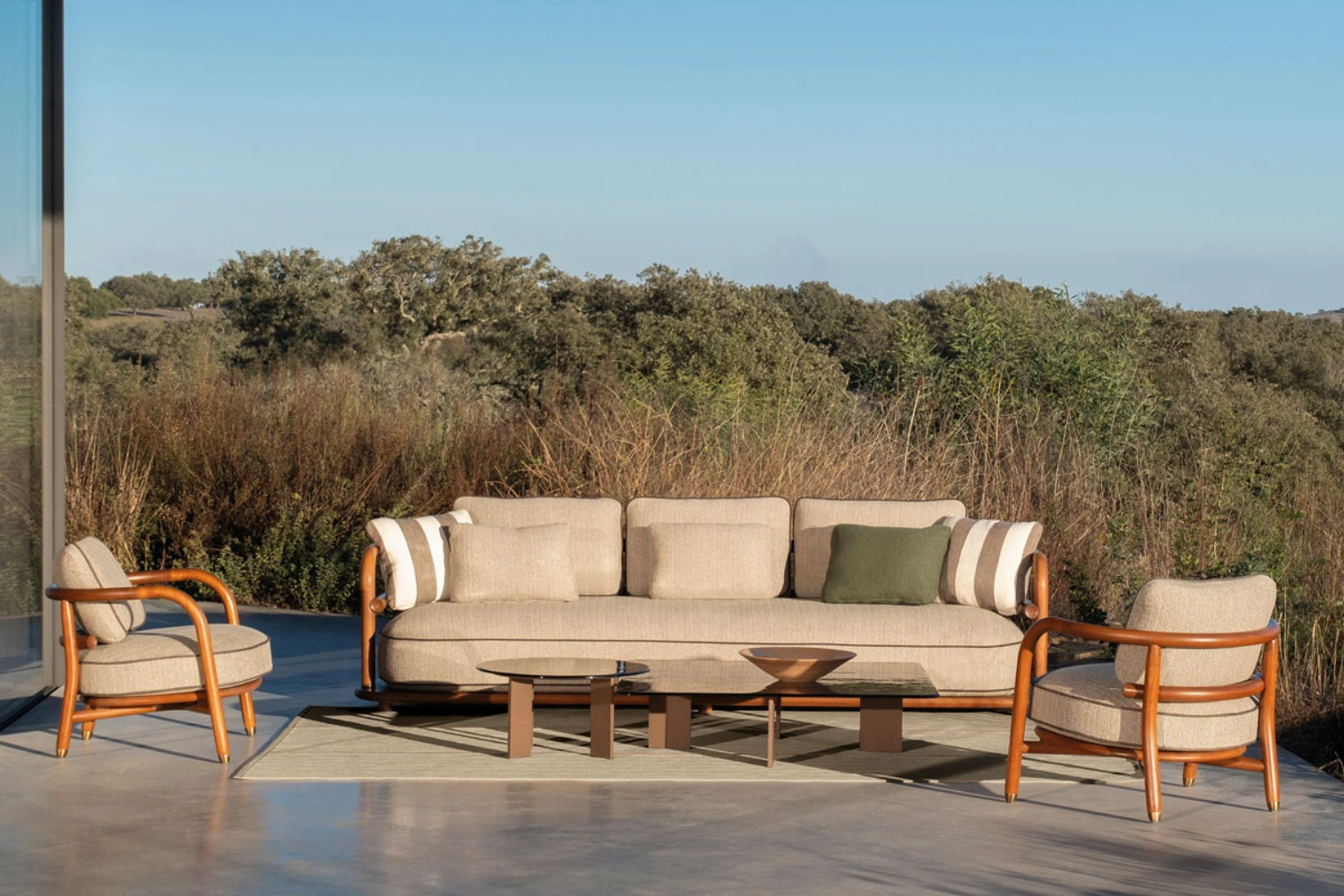 Meridies XL sofa with solid wood frame 03