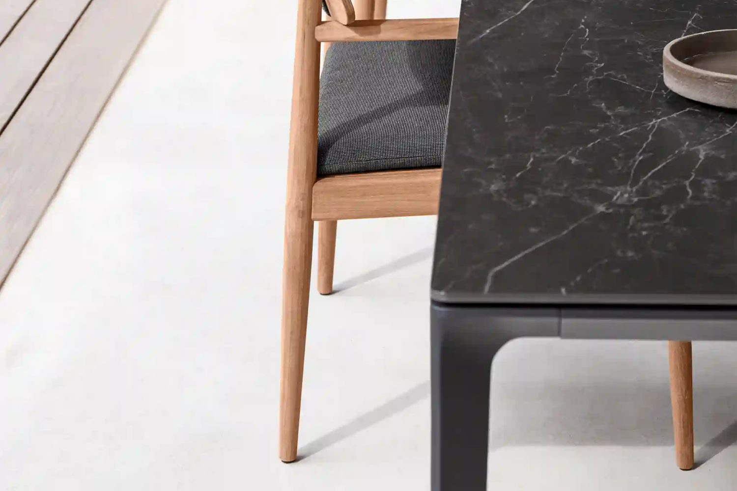 carver_bar_table_ceramic_04_1x