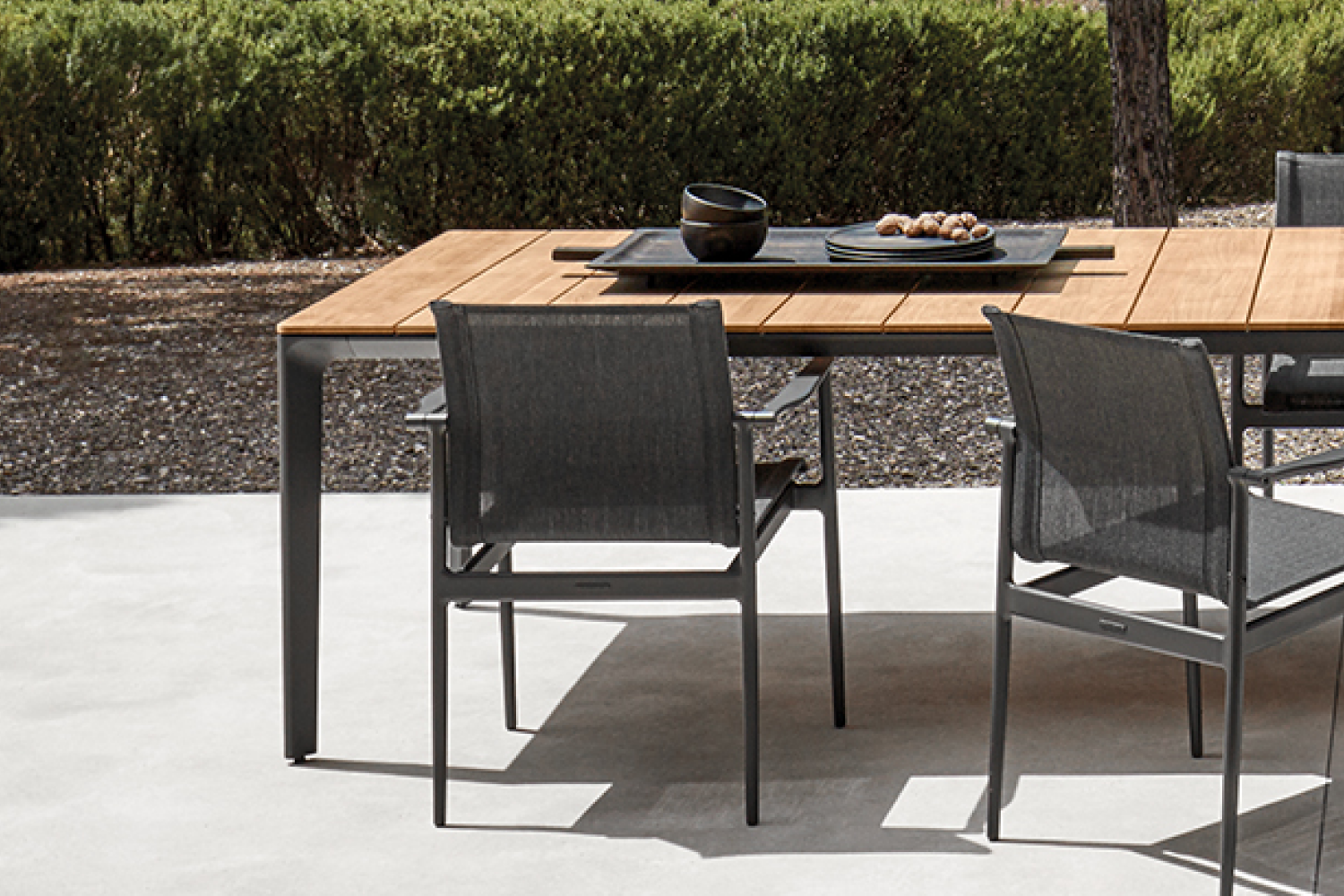 carver_bar_table_teak_gloster_03_1x