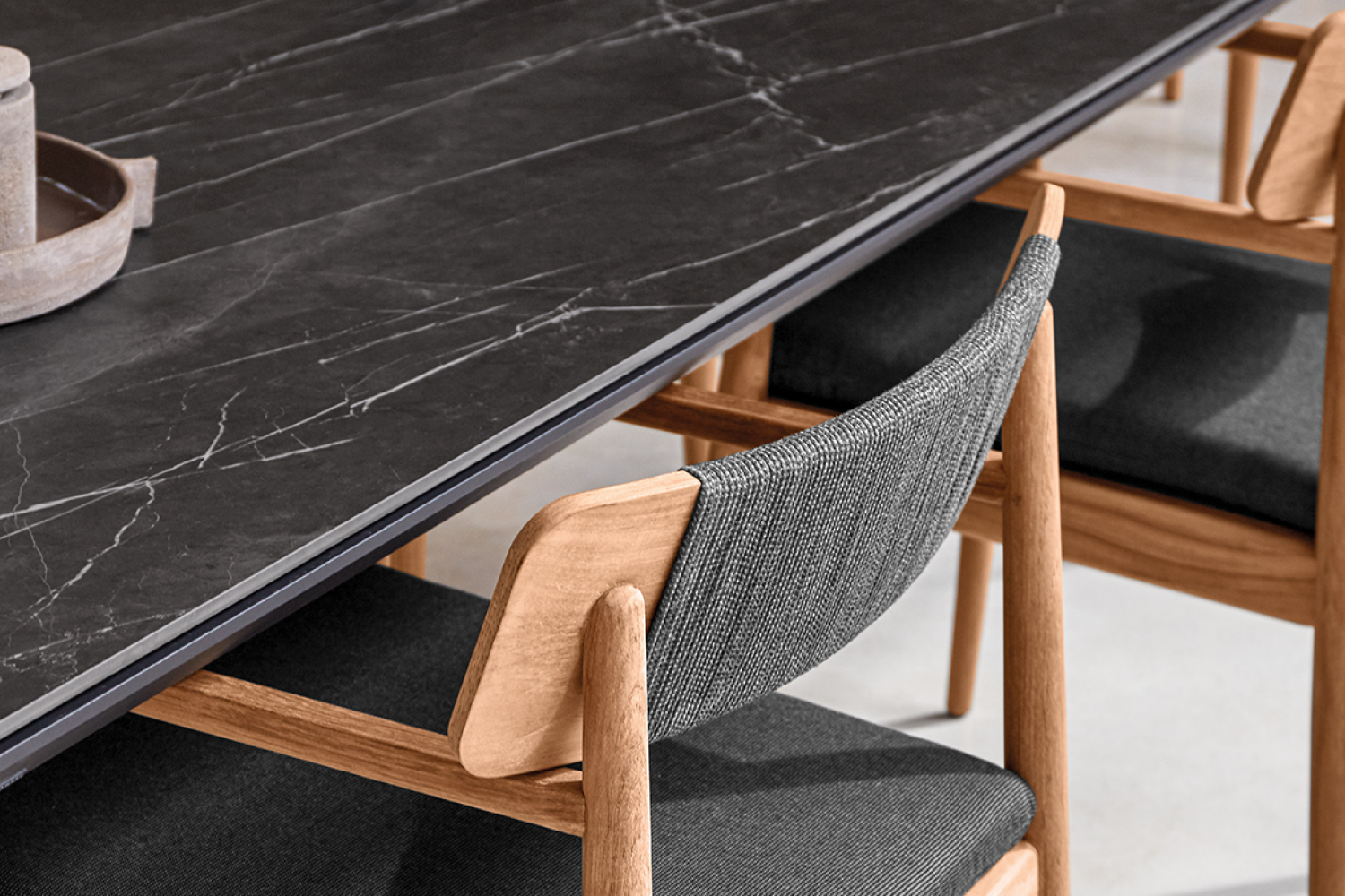 carver_dining_table_ceramic_03_1x