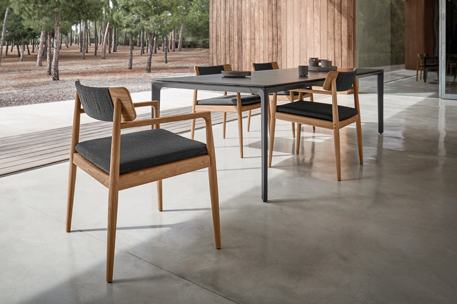carver_square_dining_table_ceramic_03_1x