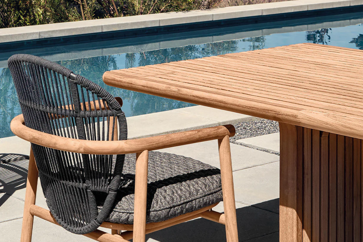 deck_dining_table_03_1x