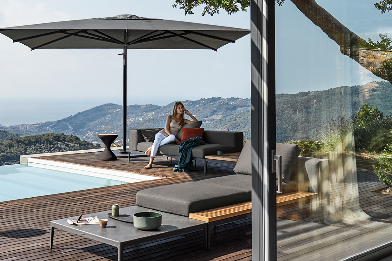 halo_square_cantilever_parasol_01_1x