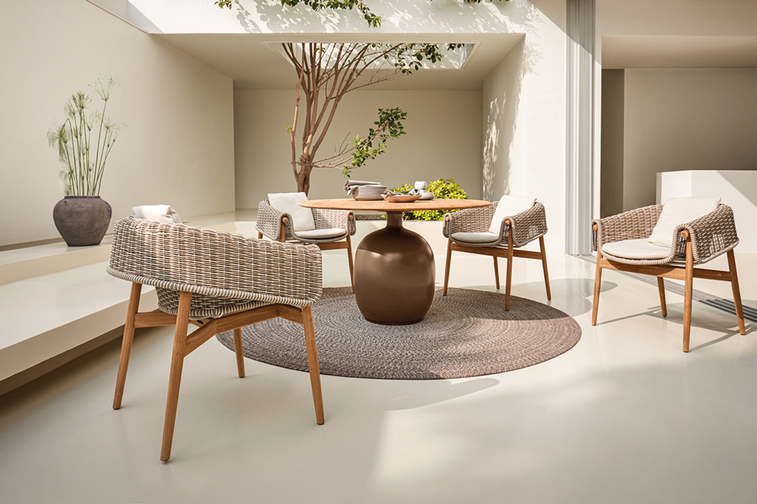 kasha_round_dining_table_03_1x