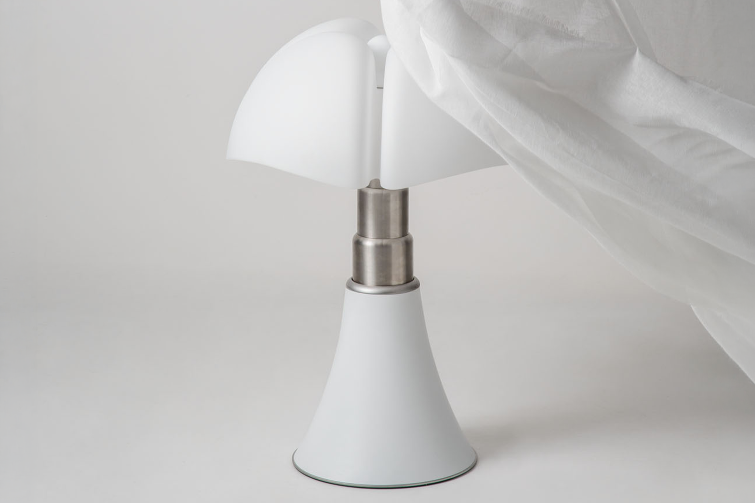 luminaria de mesa pipistrello white matt 2