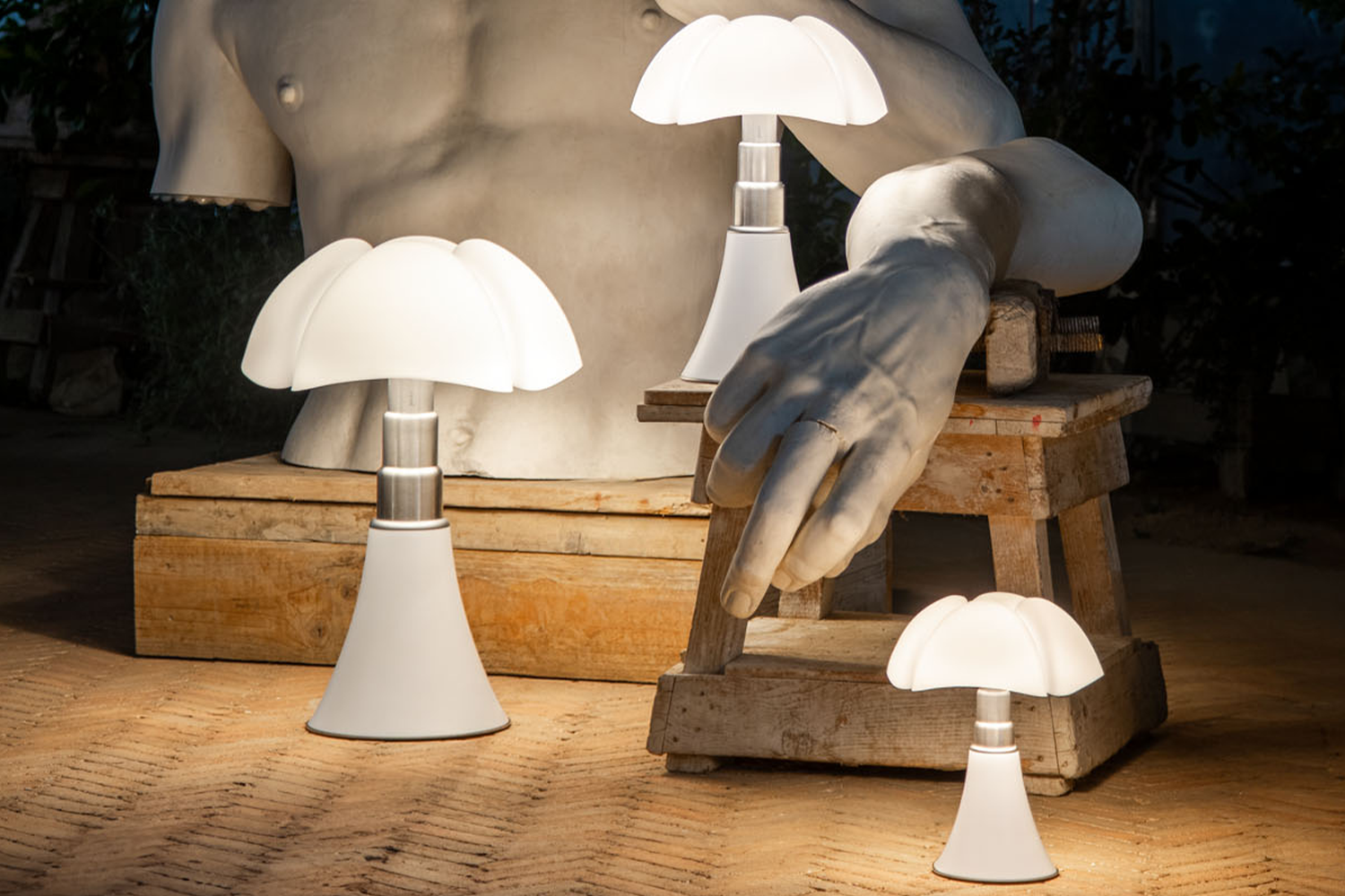 luminaria de mesa pipistrello white matt 9