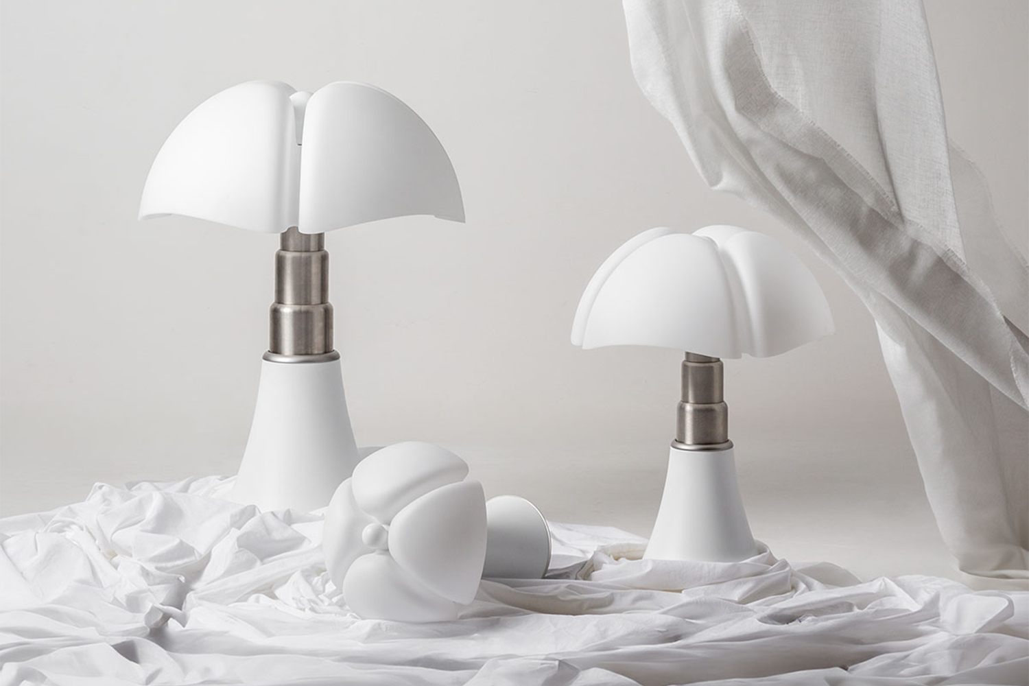 luminaria de mesa pipistrello white matt