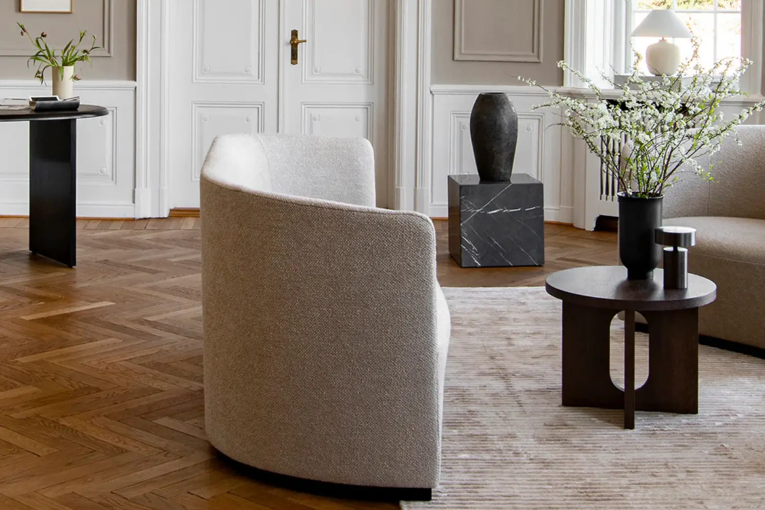mesa lateral plinth cubic