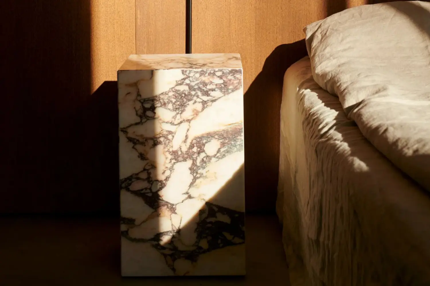 mesa lateral plinth tall (2)