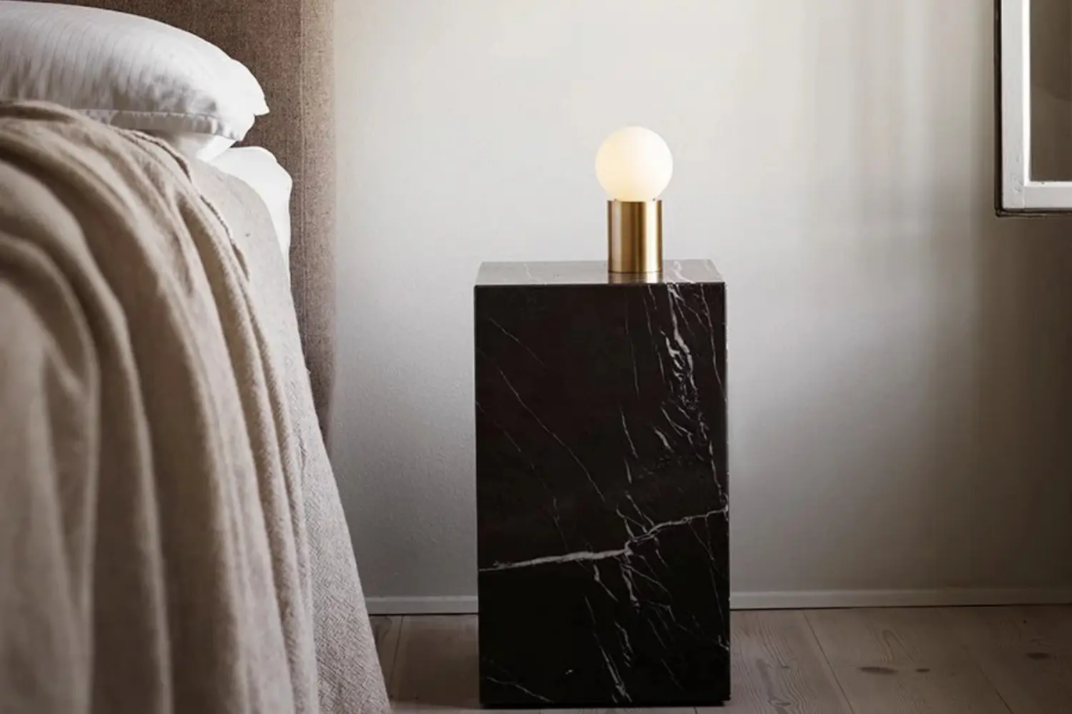 mesa lateral plinth tall (5)