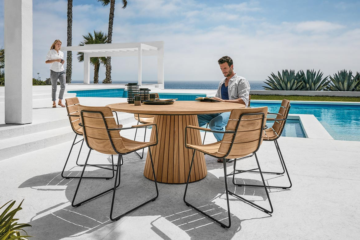 whirl_round_dining_table_02_1x