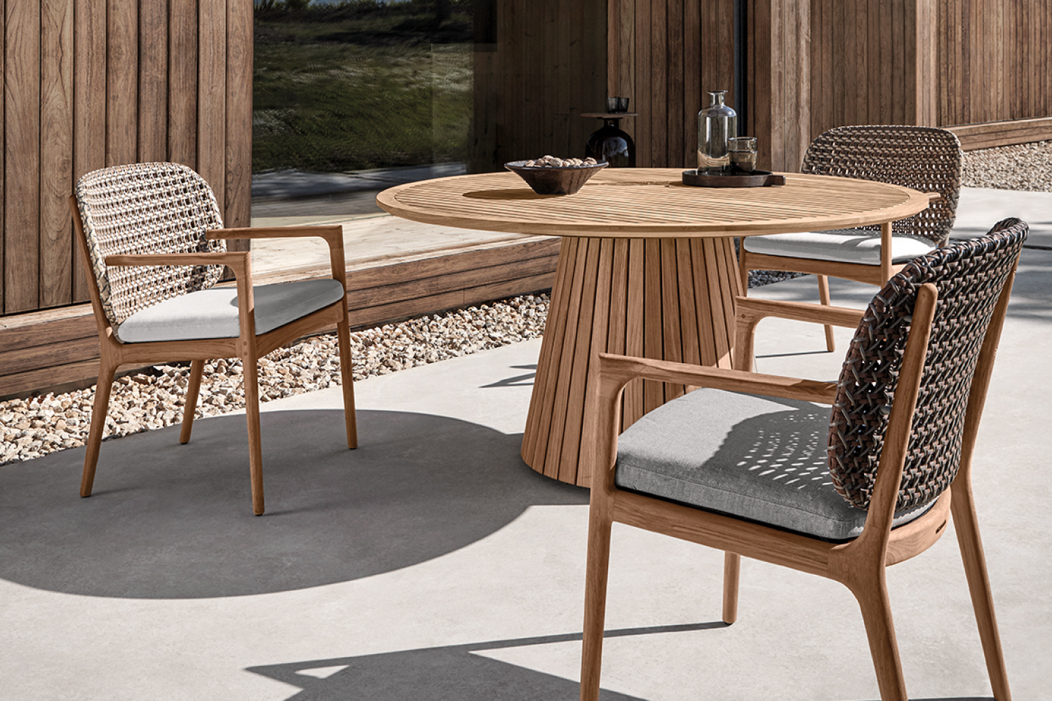 whirl_round_dining_table_03_1x