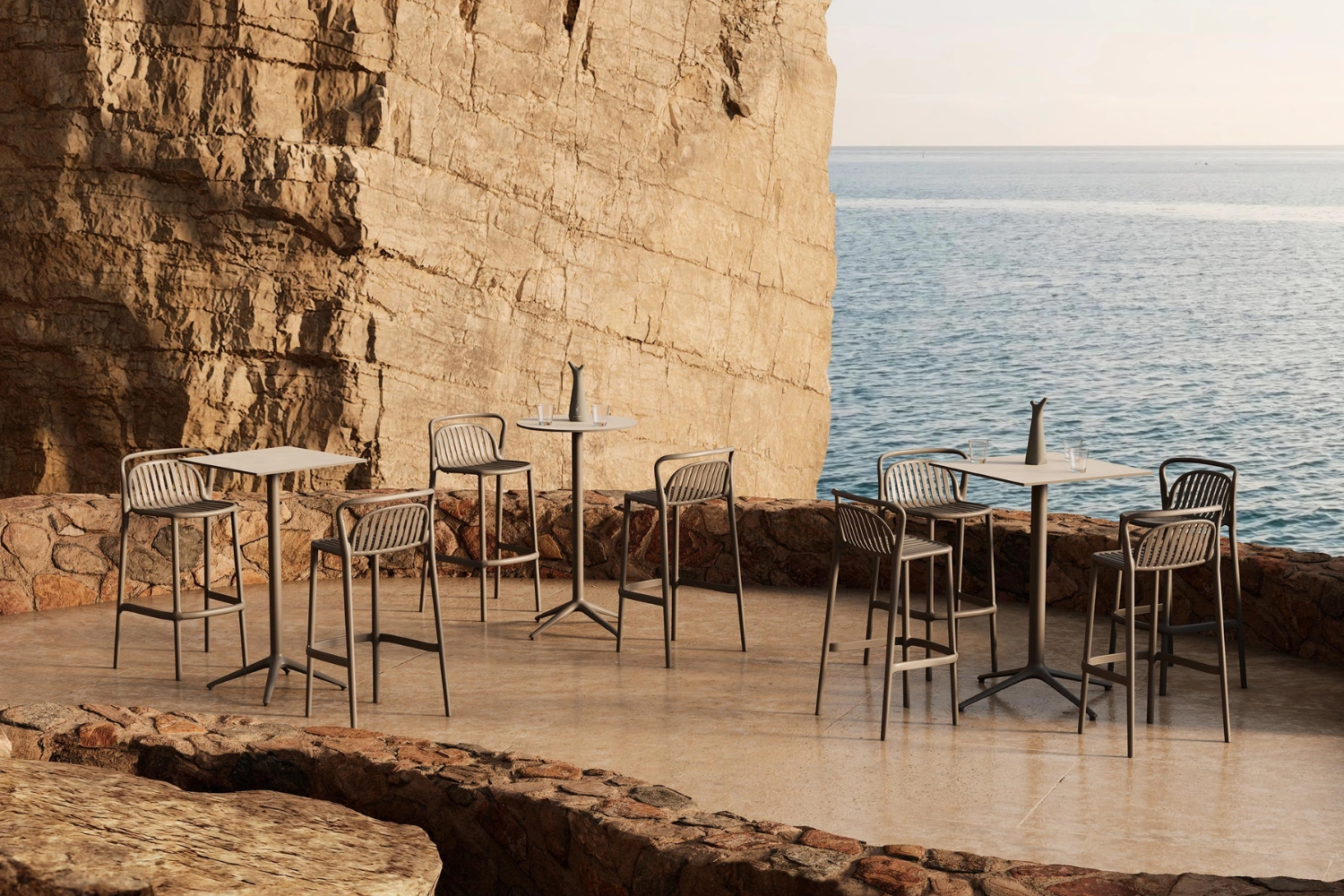 Harbor XL Bar table 03