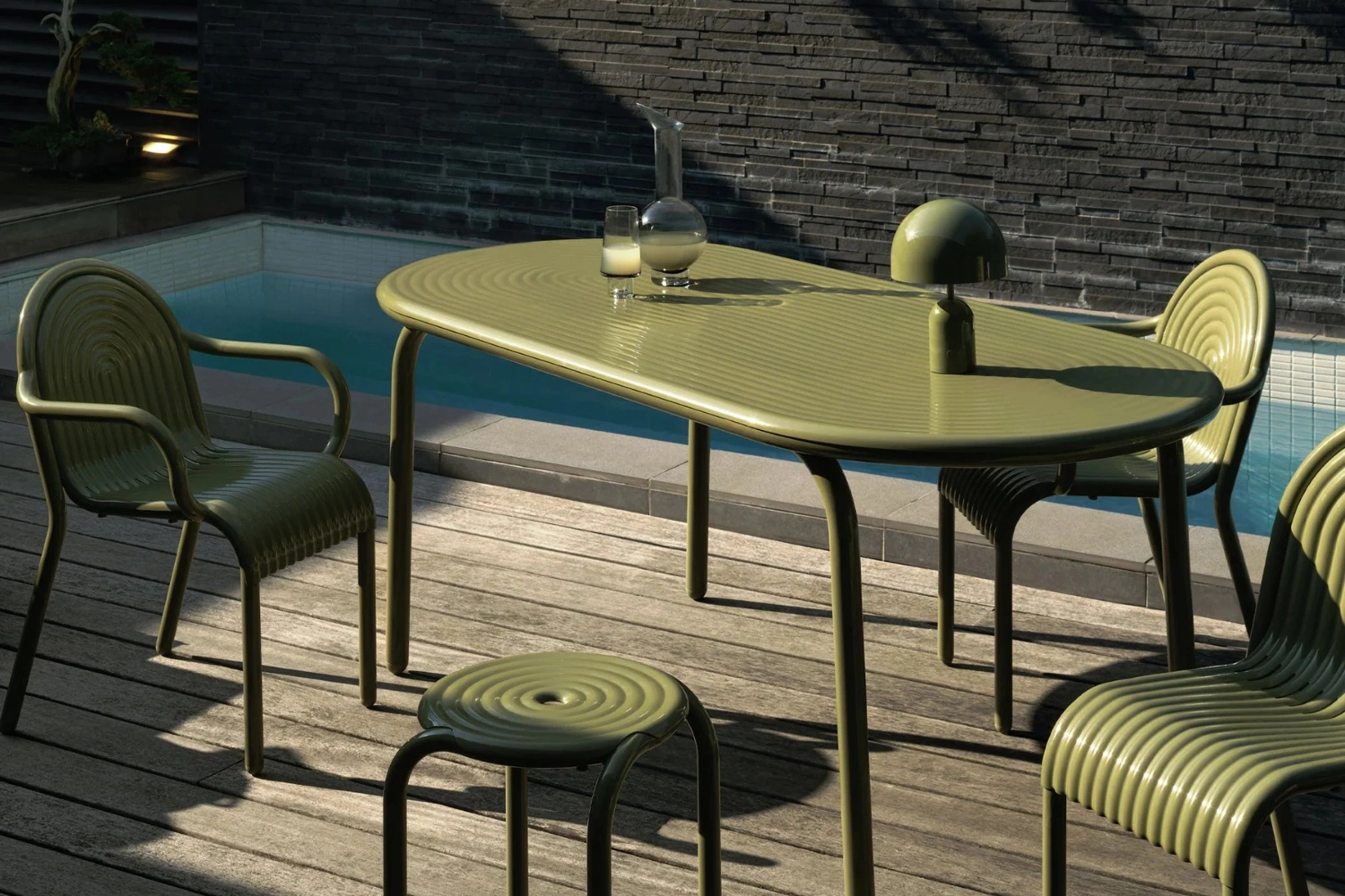 Groove Large Obround Outdoor Table 04