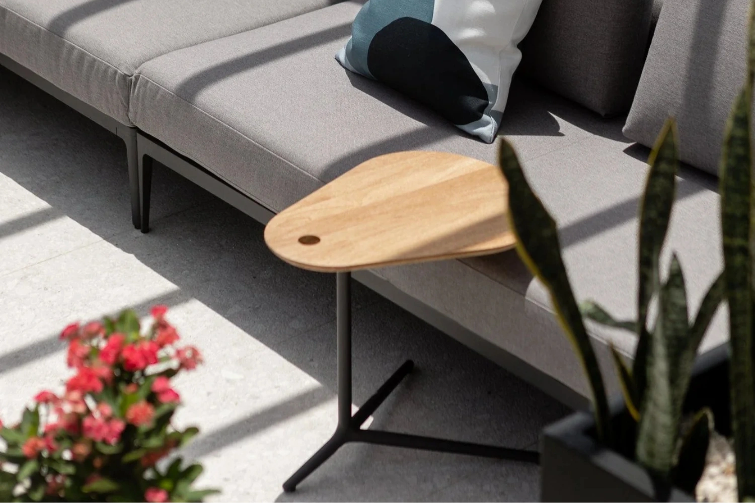 Trident Side Table 03