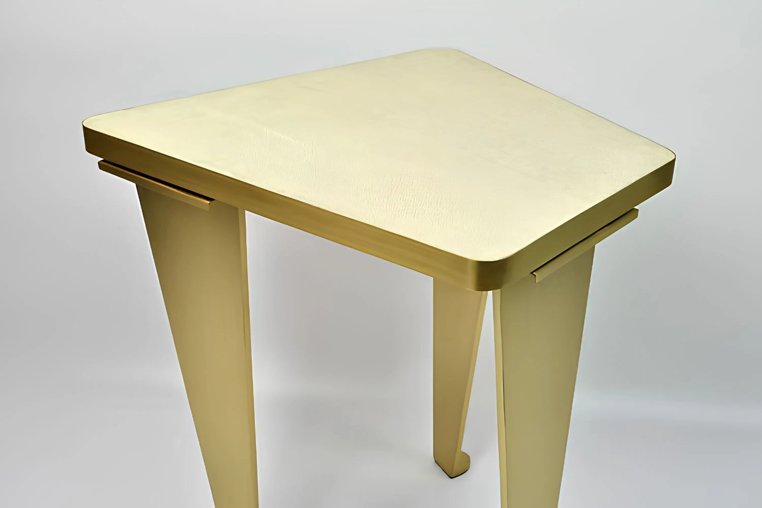 mesa lateral stelaris 3