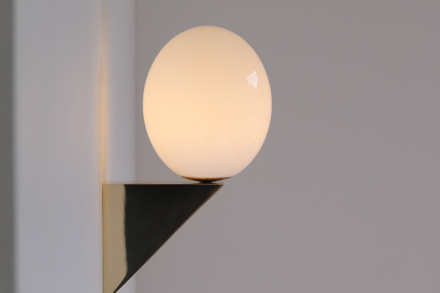 Arandela_The Philosophical Egg Wall Mounted_3