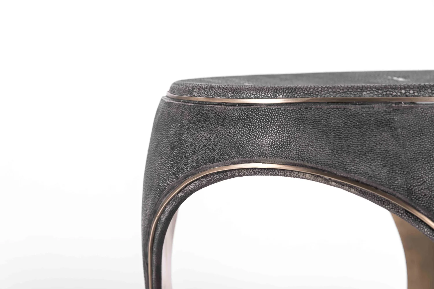Banqueta_Ring Stool w Metal Indentation_5