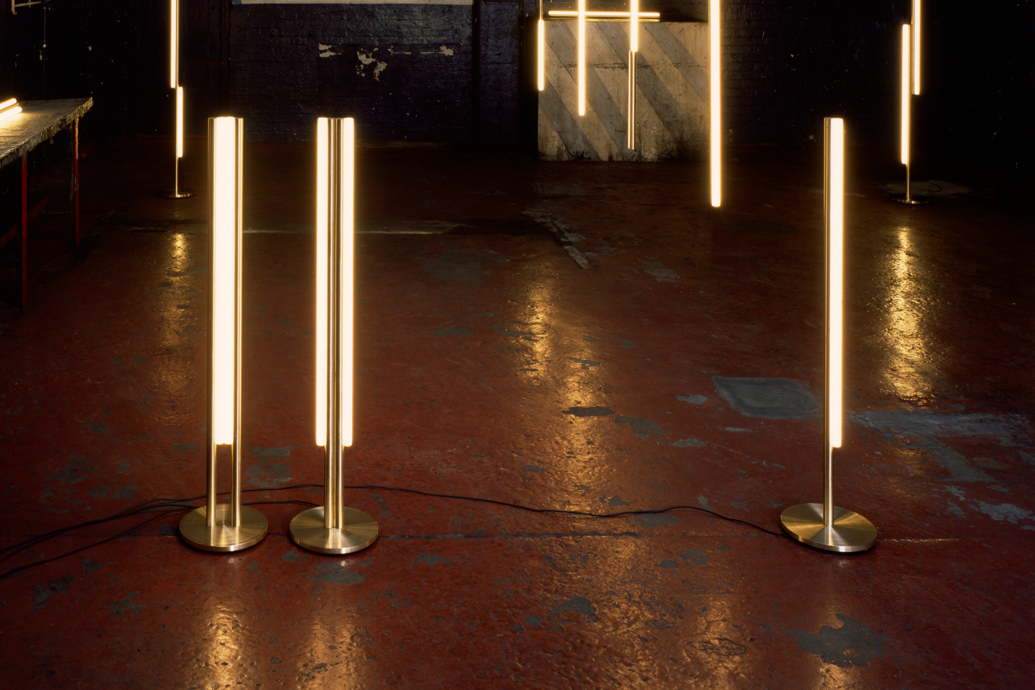 Luminária de Piso_One Well Known Sequence Floor_3