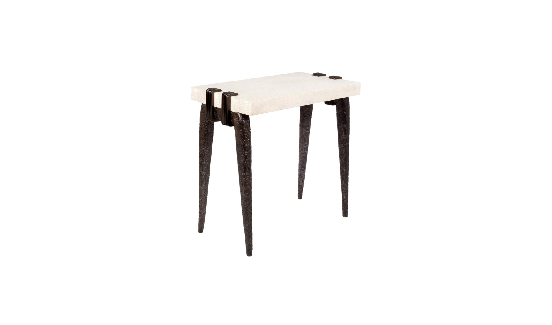 Mesa Lateral_Vogue w Metal Cast Legs_4