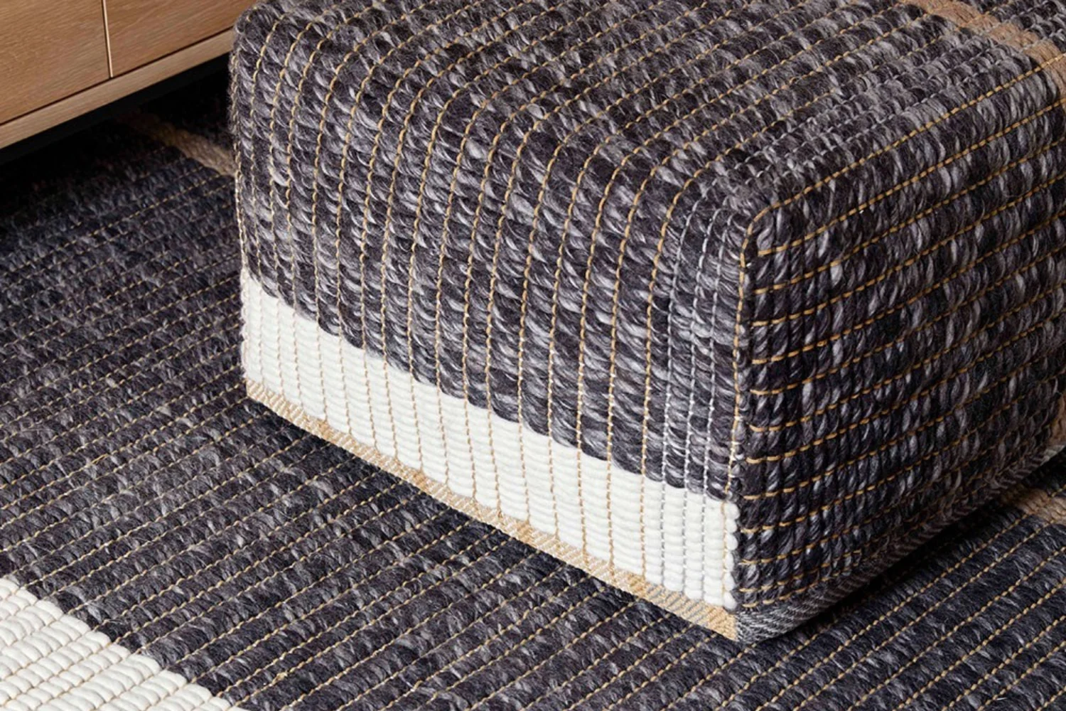 Puff REVERSIBLE POUF BLACK 06