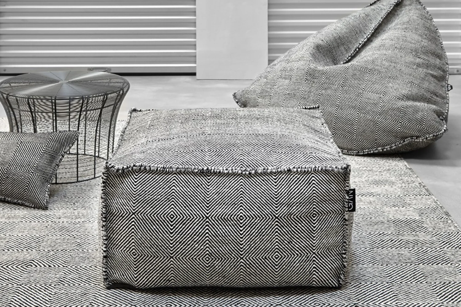 SAIL SQUARE POUF BLACK 03