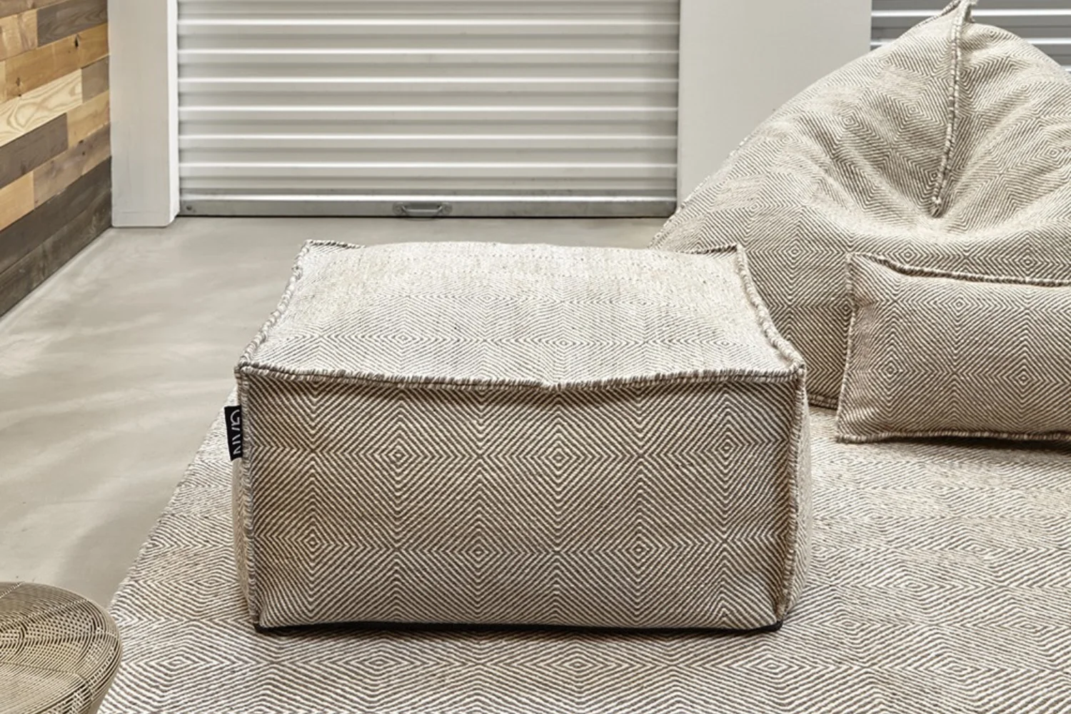 SAIL SQUARE POUF TAUPE 02