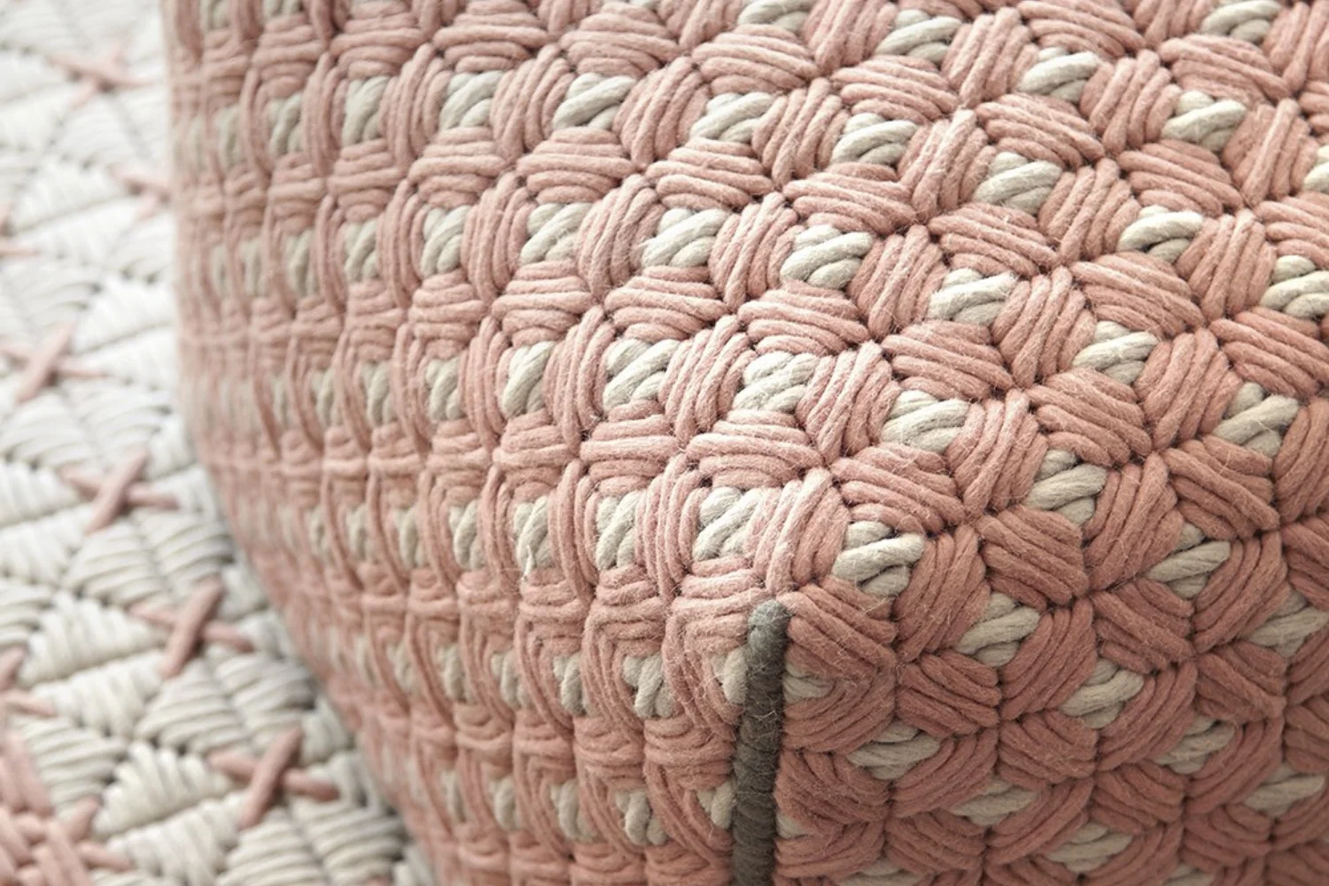 SILAÏ POUF ROSE 04