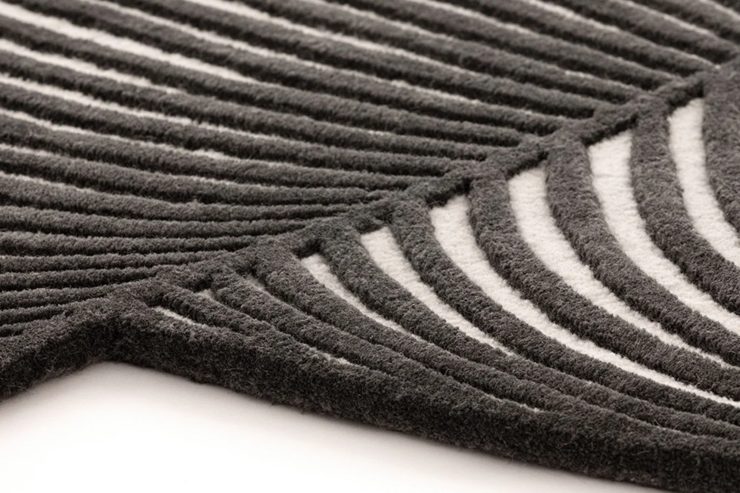 Tapete HAND TUFTED GIRO RUG B&W BIG 04
