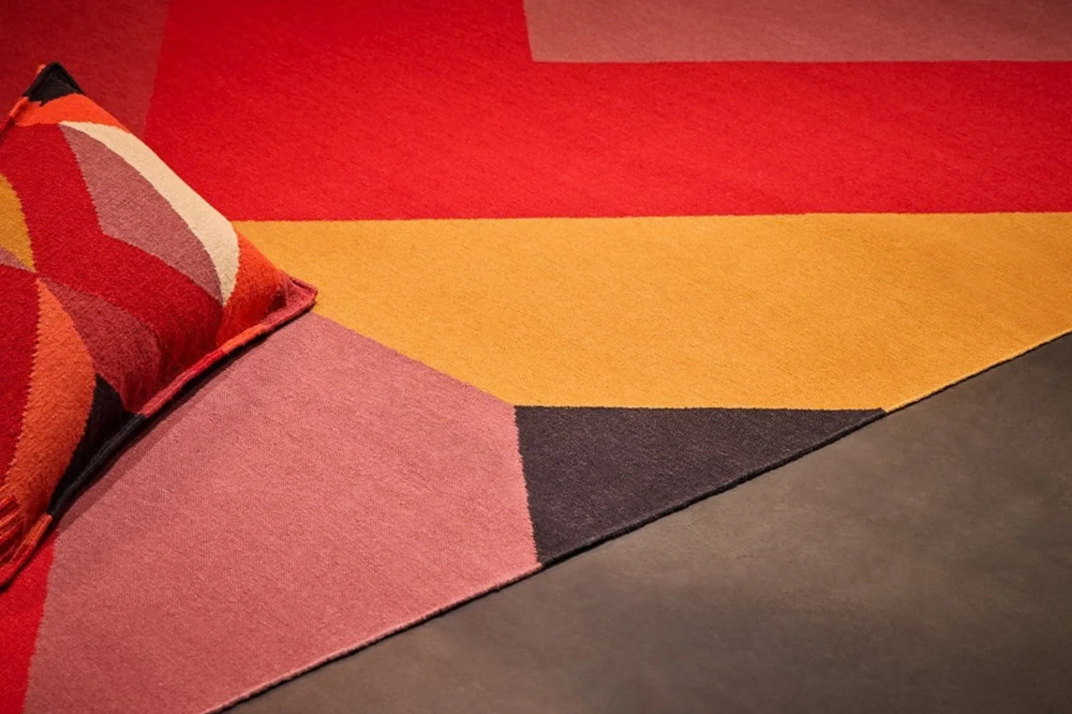 Tapete VANGUARDIAS RUG RED 04